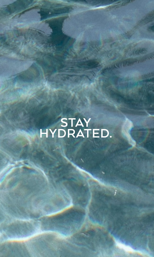 Wasser mit Text: Stay Hydrated