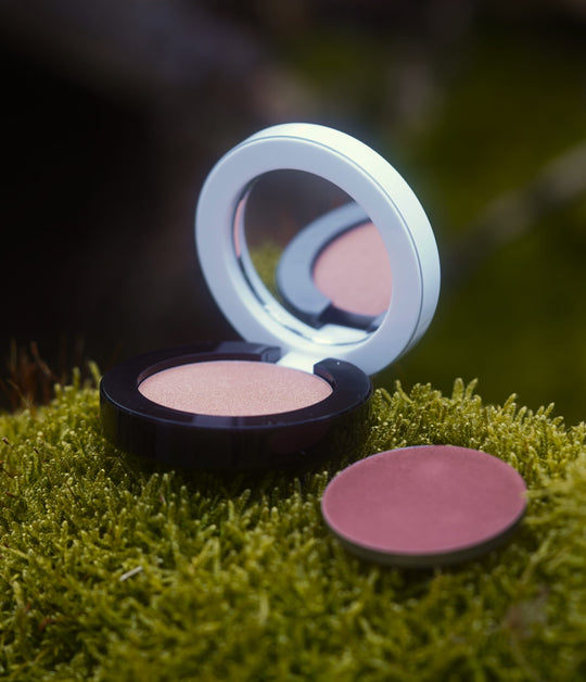 Imbe Refill Case und Imbe Pot auf Moosbett
