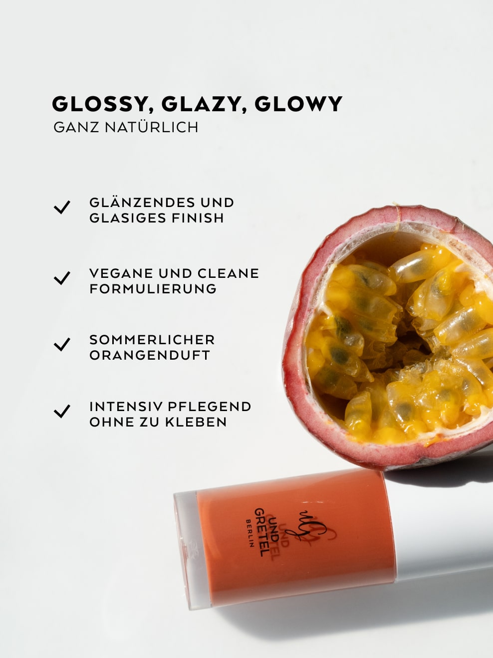 Informationsbild: 
Überschrift: Glossy, Glazy, Glowy
Ganz Natürlich
BulletPoints:
Glänzendes und glasiges Finisch
Vegane und cleane Formulierung
Sommerlicher Orangenduft
intensiv pflegend ohne zu kleben

an der Seite sieht man eine halbe Passionsfruch und Gliz 03